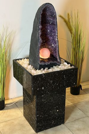 Amethyst-Geode-mit-Rosenquarzkugel10cm