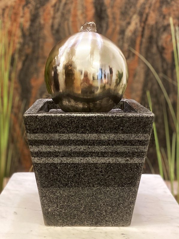 Edelstahl-Kugelbrunnen-Monte-Carlo-33cm