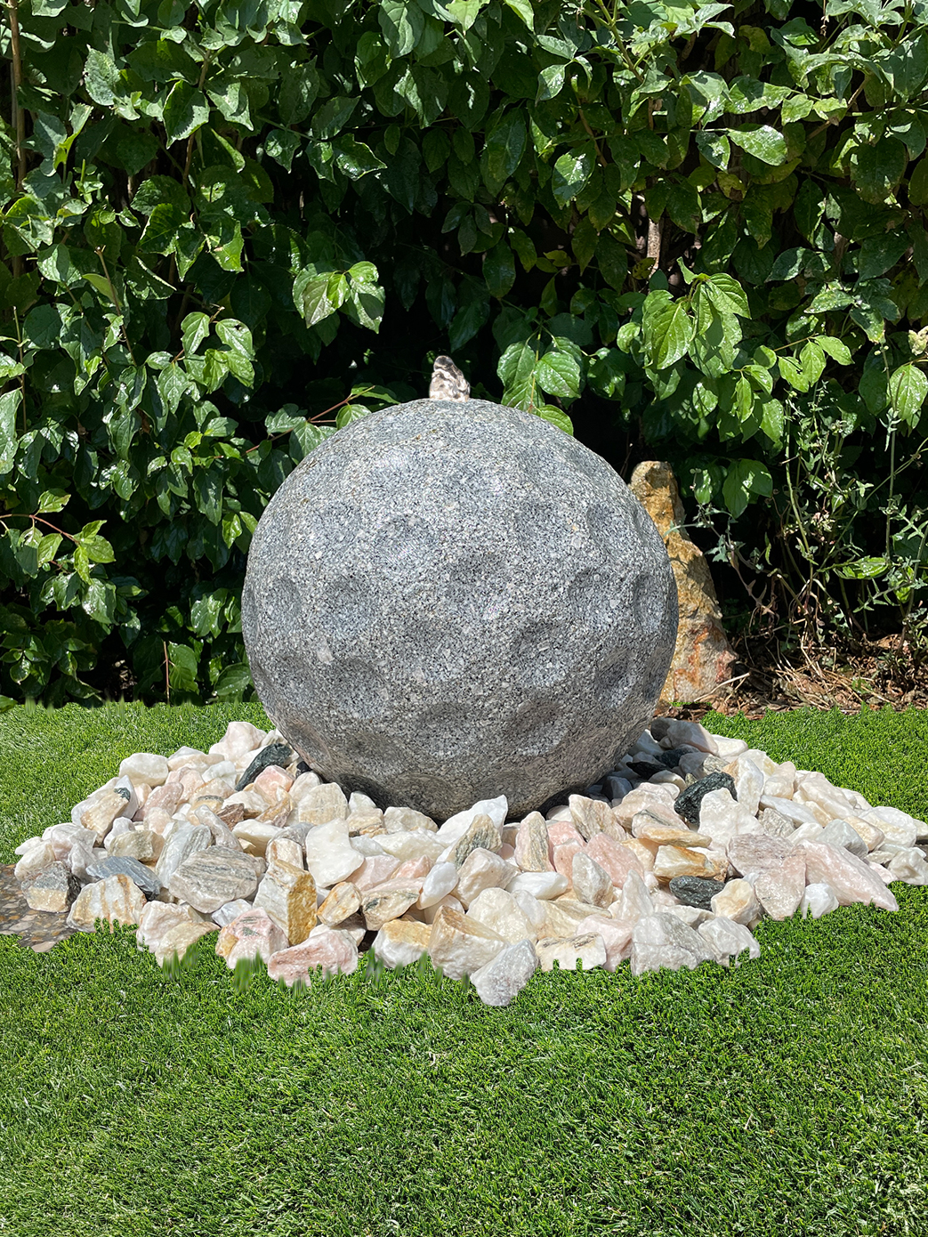 Granit-Quellkugel-d40cm-golf-(1)
