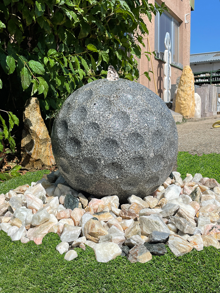 Granit-Quellkugel-d40cm-golf-(2)
