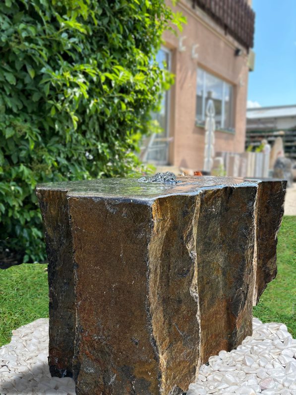 Quellfindling-Basalt-BT2404-77x53cm-2