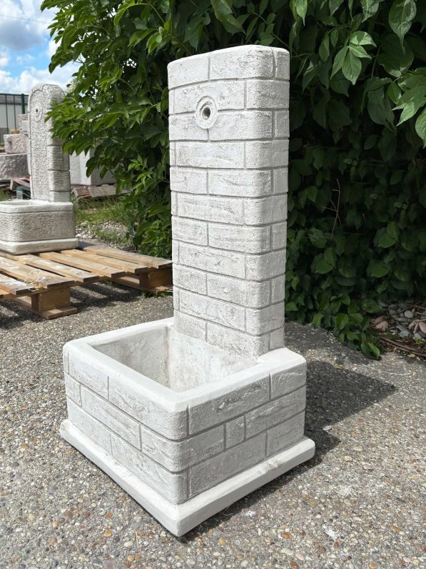 Trogbrunnen-Ilaria-IP-81cm-(3)