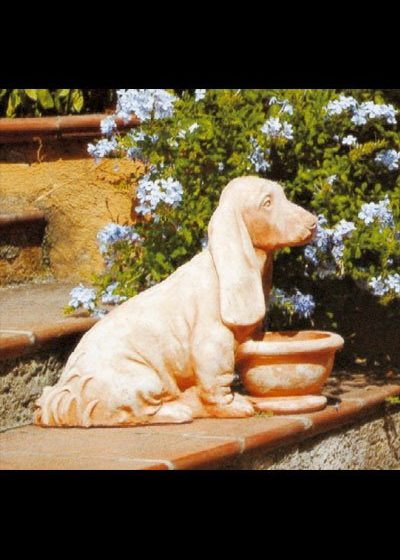 Gartenfigur Hund sitzend "Bassotto"