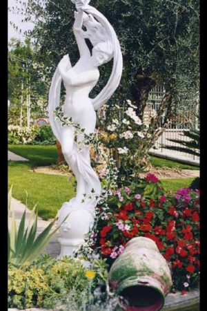 Gartenfigur "Venere Danzante" IP