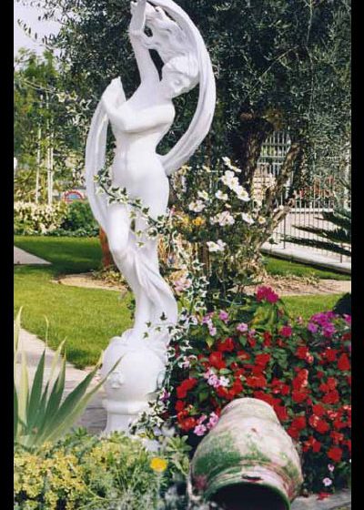 Gartenfigur "Venere Danzante" IP