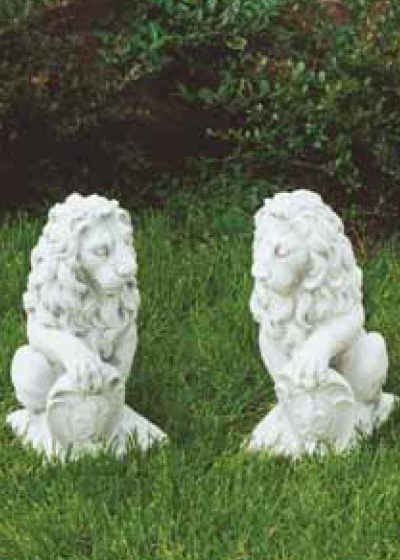 Gartenfigurenpaar "Coppia Leone Con Scudo" IP