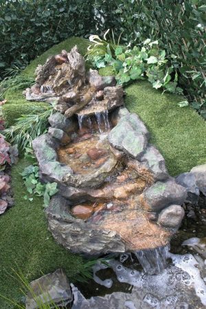 Polyresin Wasserfall "Hong He"