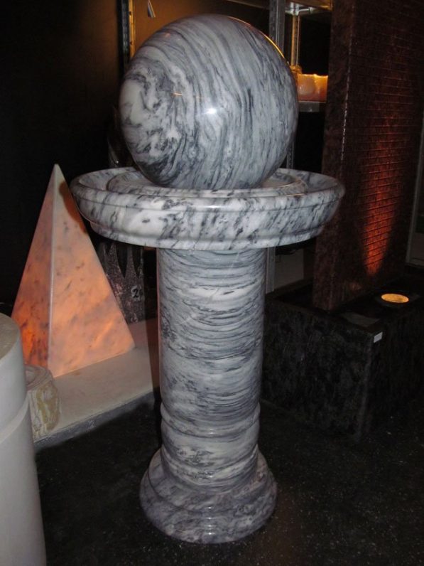 Marmor-Säulen-Kugelbrunnen 30 cm, hellgrau