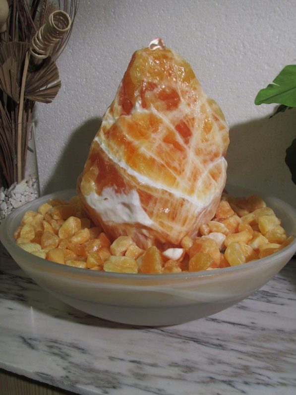 Orangencalcit Brunnen Yucatan 35 cm