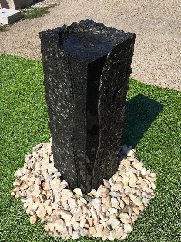 Granit-Stelenbrunnen Padang, 75 cm