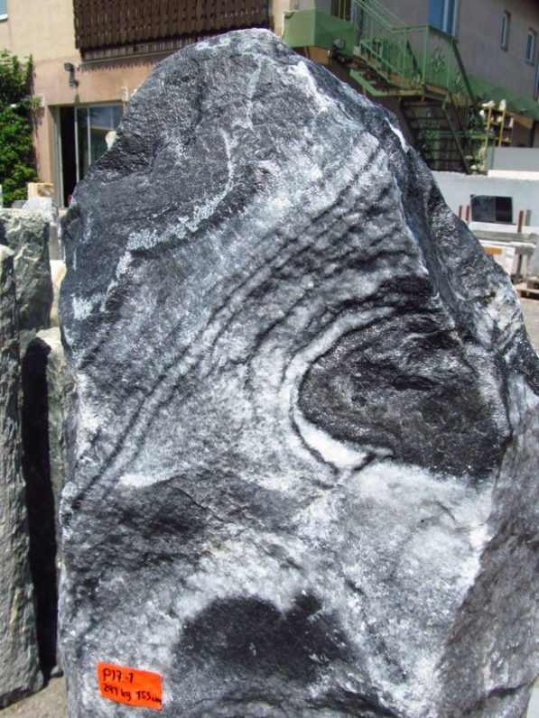 Polar-Marmor-Quellstein 17-1, 153 cm