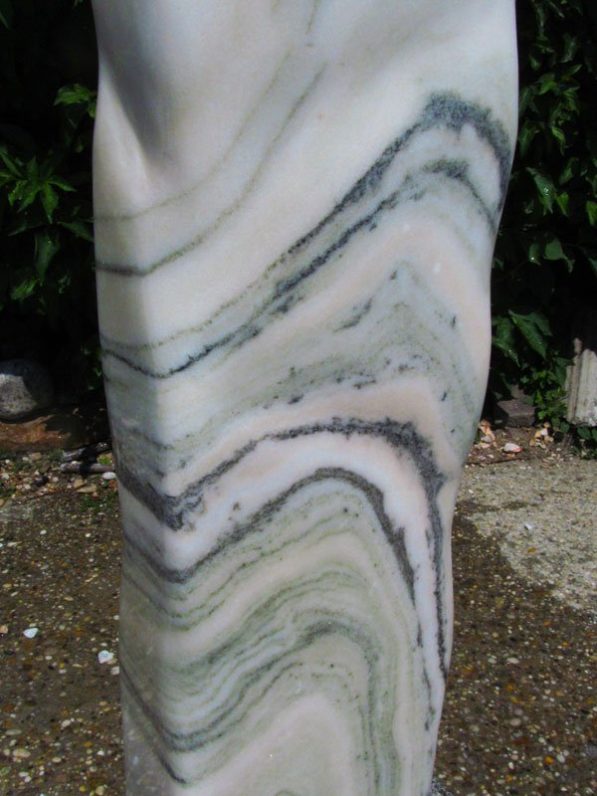 Sölker-Marmor-Skulptur-Quellstein 164 cm