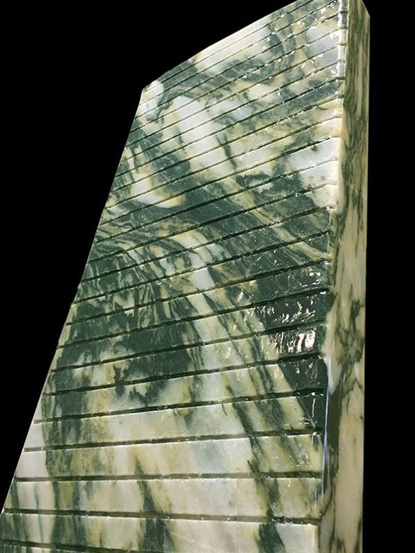 Serpentin-Wasserwand-gerillt 143 cm Cloudy Levante