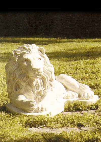 Gartenfigur Löwe liegend "Leone berbero dx"