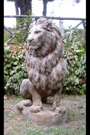 Gartenfigur Löwe sitzend "Leone gigante dx"