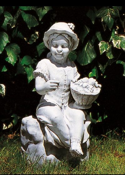 Gartenfigur Mädchen mit Korb "Pastorella seduta"