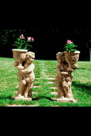Gartenfigur Kind mit Gefäß "Putto con vaso dx corroso"